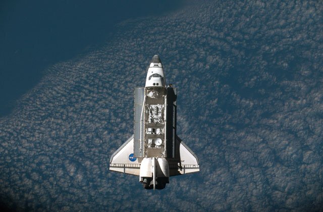 De spaceshuttle Endeavour, gefotografeerd vanuit het ruimtestation