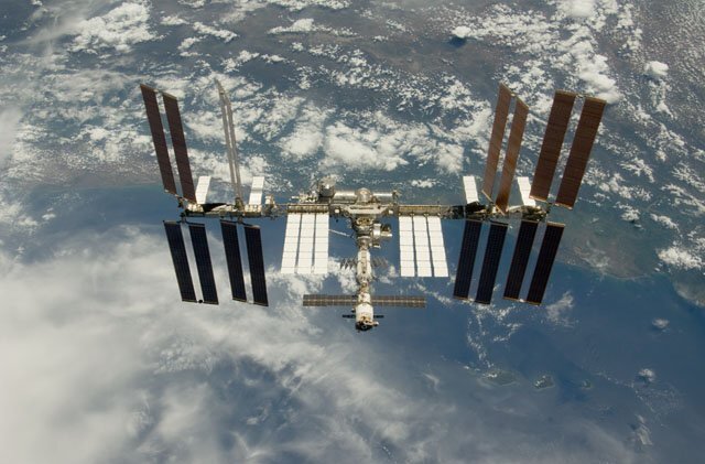 Mijn huis in de ruimte: het ISS, gezien vanuit de Endeavour op 28 juli