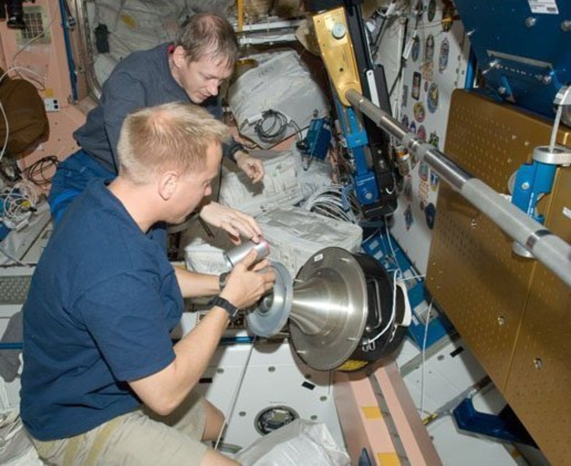 Samen met NASA-astronaut Tim Kopra aan het werk in de module Unity
