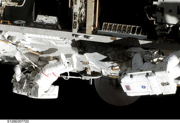 Fuglesang and Olivas participate in the third STS-128 spacewalk outside the ISS