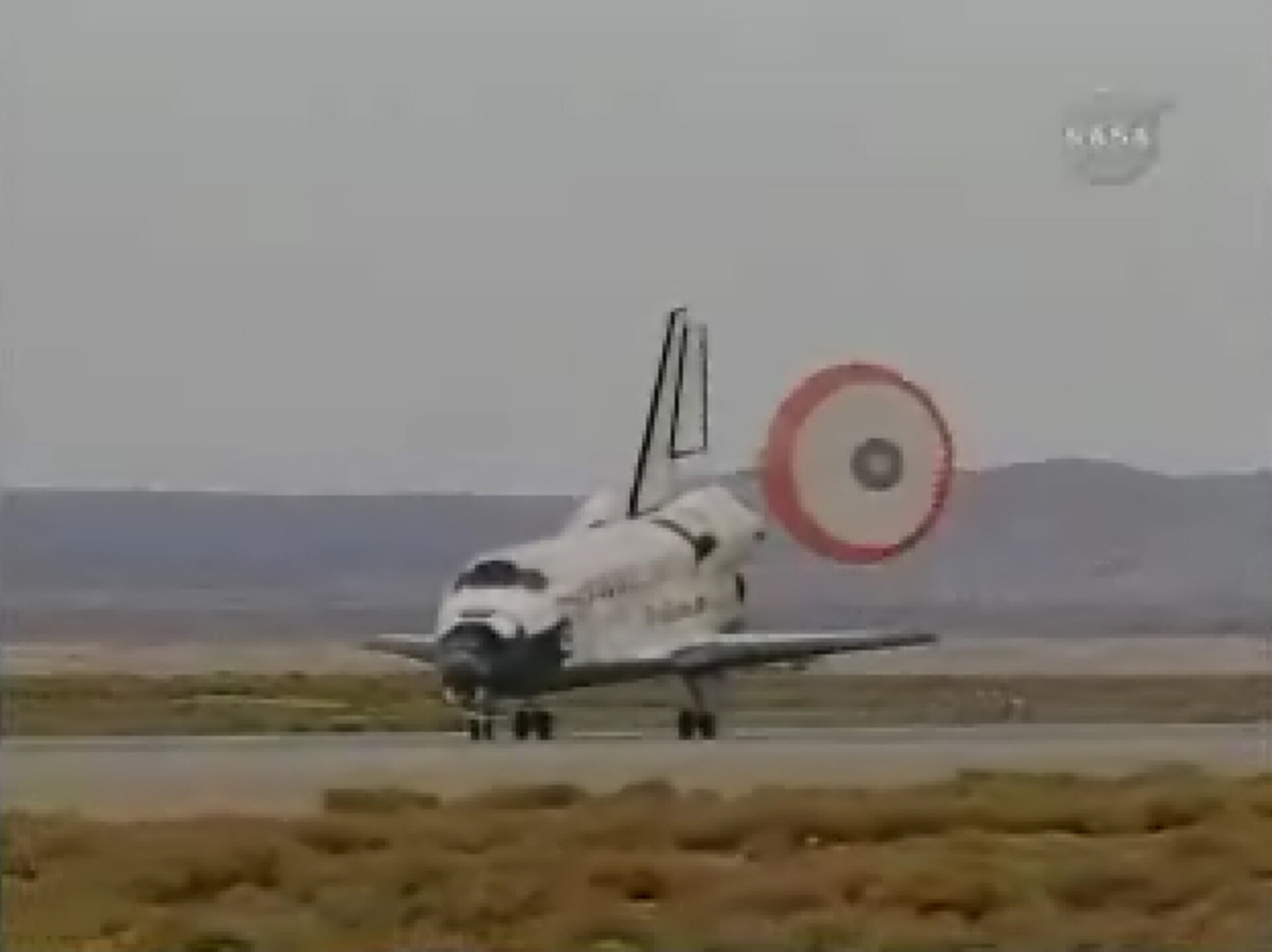 Landing of Space Shuttle Discovery at the end of the STS-128 mission