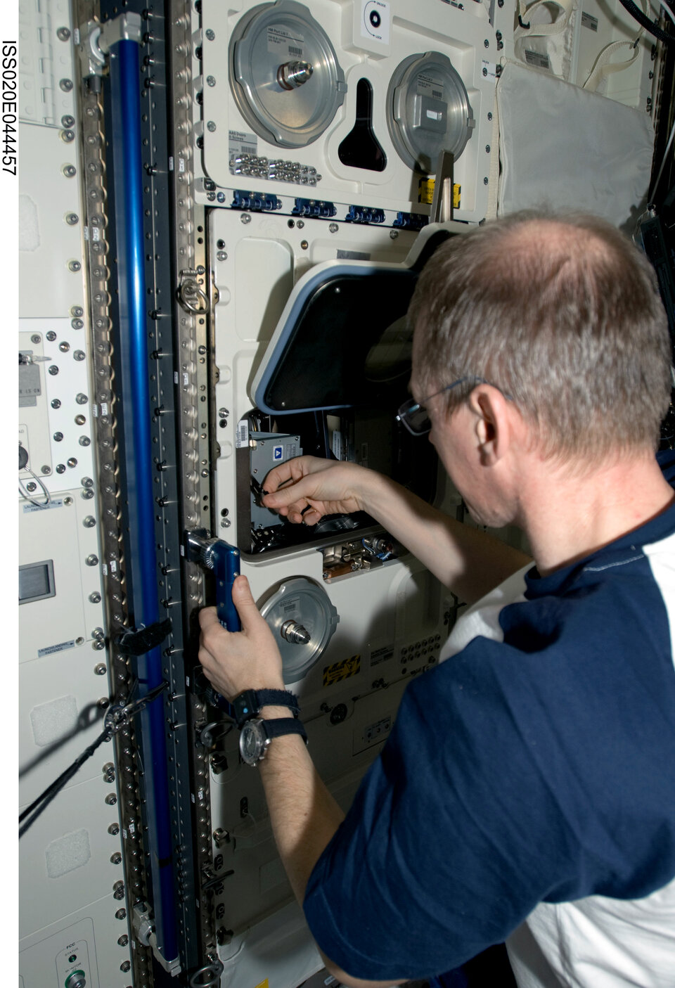 ESA astronaut Frank de Winne installing experiment containers in Biolab