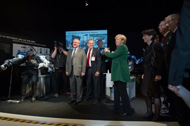 ILA 2010 : Visit of Angela Merkel to the Joint Space Pavillon 'Space for Earth'