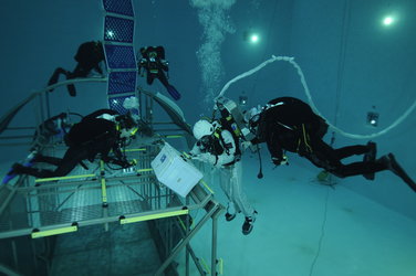 Luca Parmitano during training  in the Neutral Buoyancy Facility at EAC