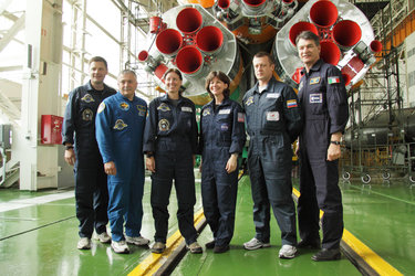 Prime and backup crews to join Expedition 24