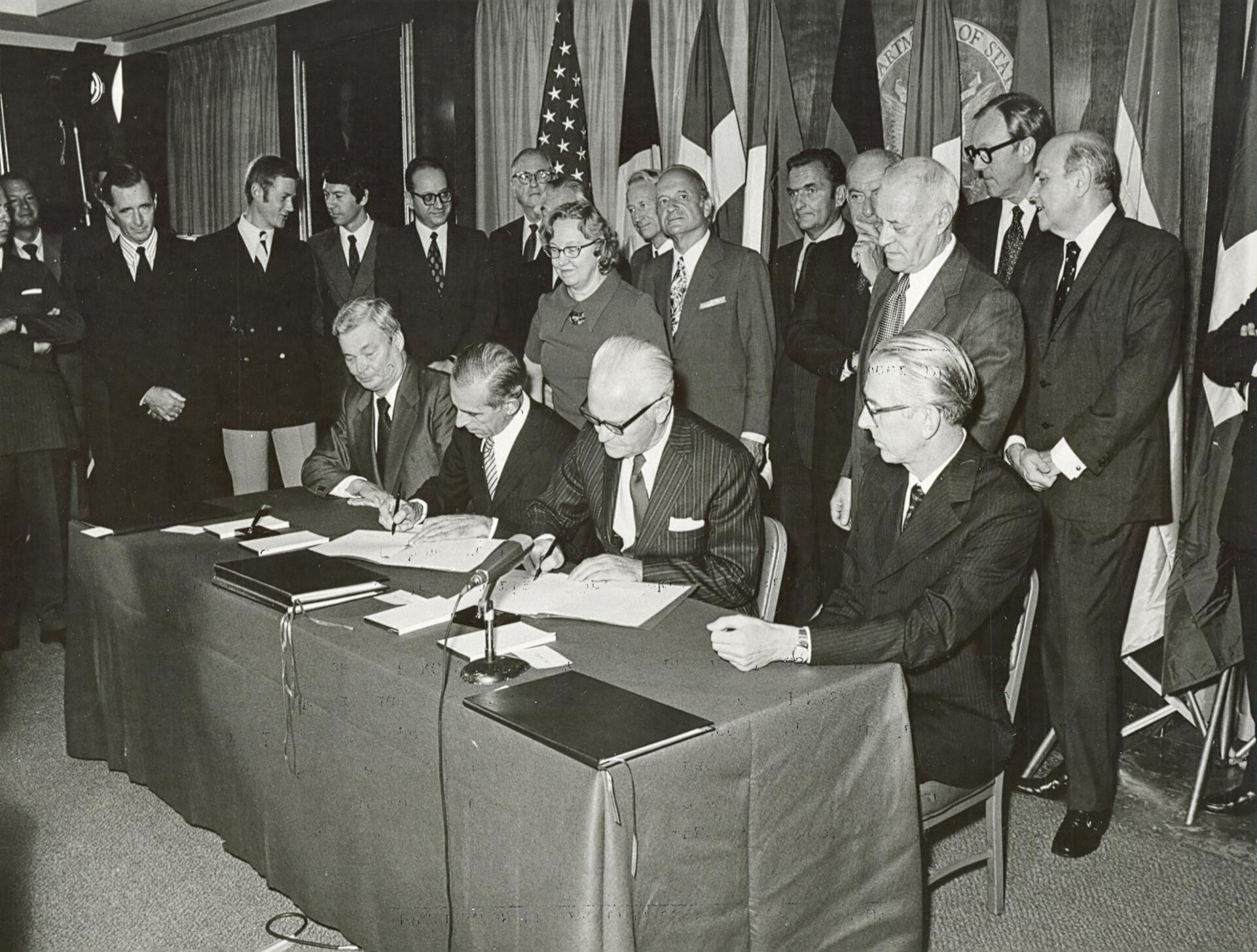 Signature of the Spacelab Memorandum of Understanding between ESRO and NASA, 1973