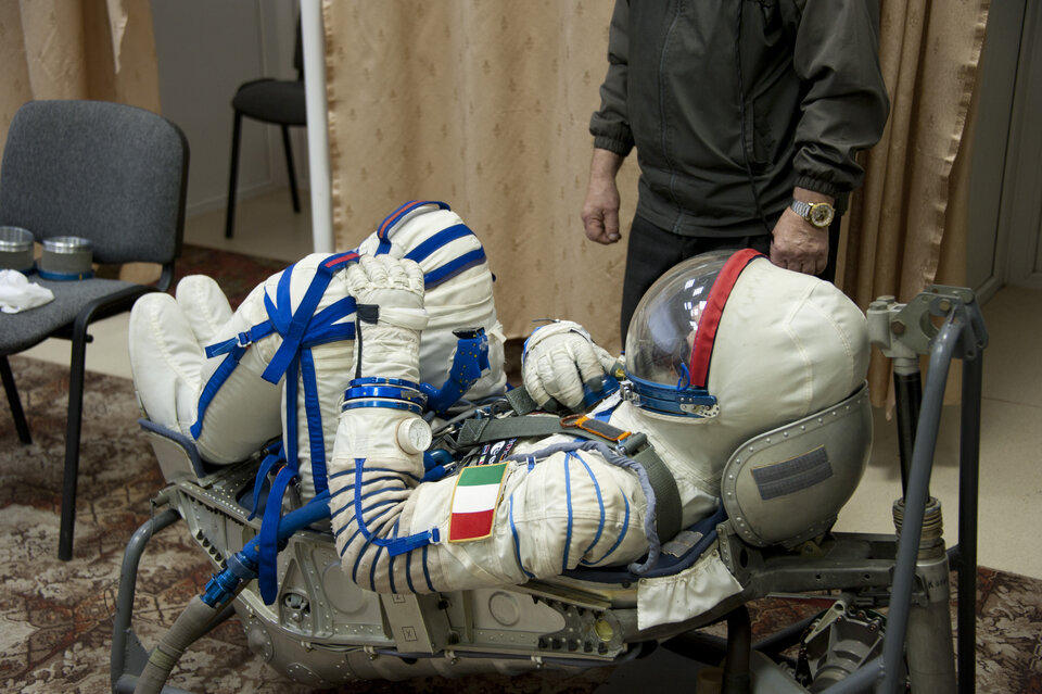 Seat fitting test with a Sokol suit