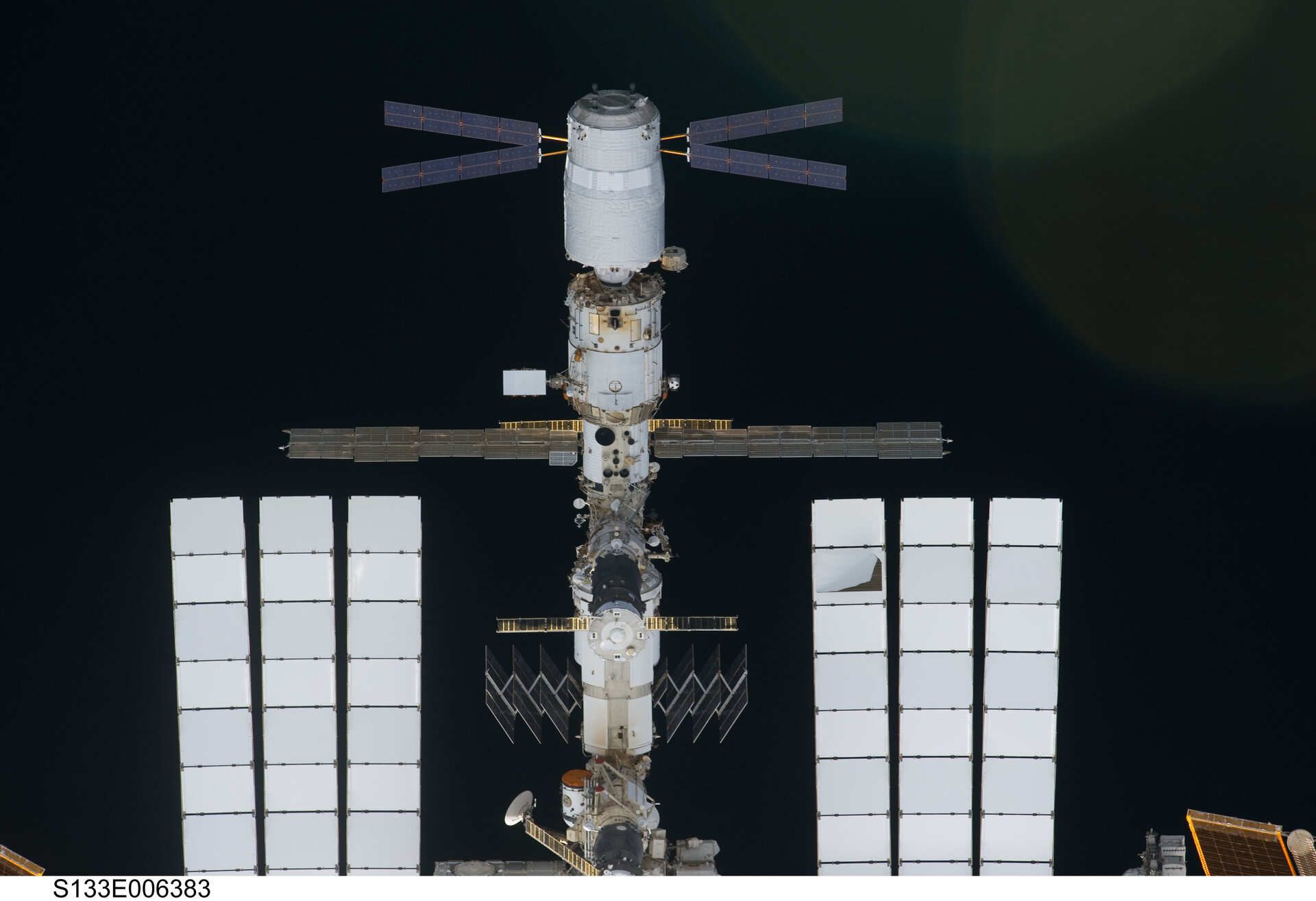 Die ISS mit einem angedockten ATV