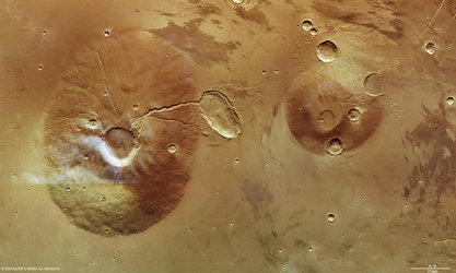 Neighbouring volcanoes on Mars