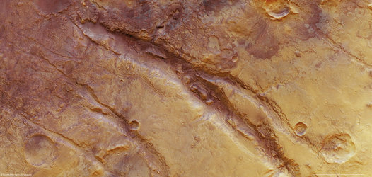 Deep fractures on Mars