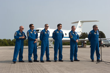 Endeavour crew arrives at KSC on 12 May