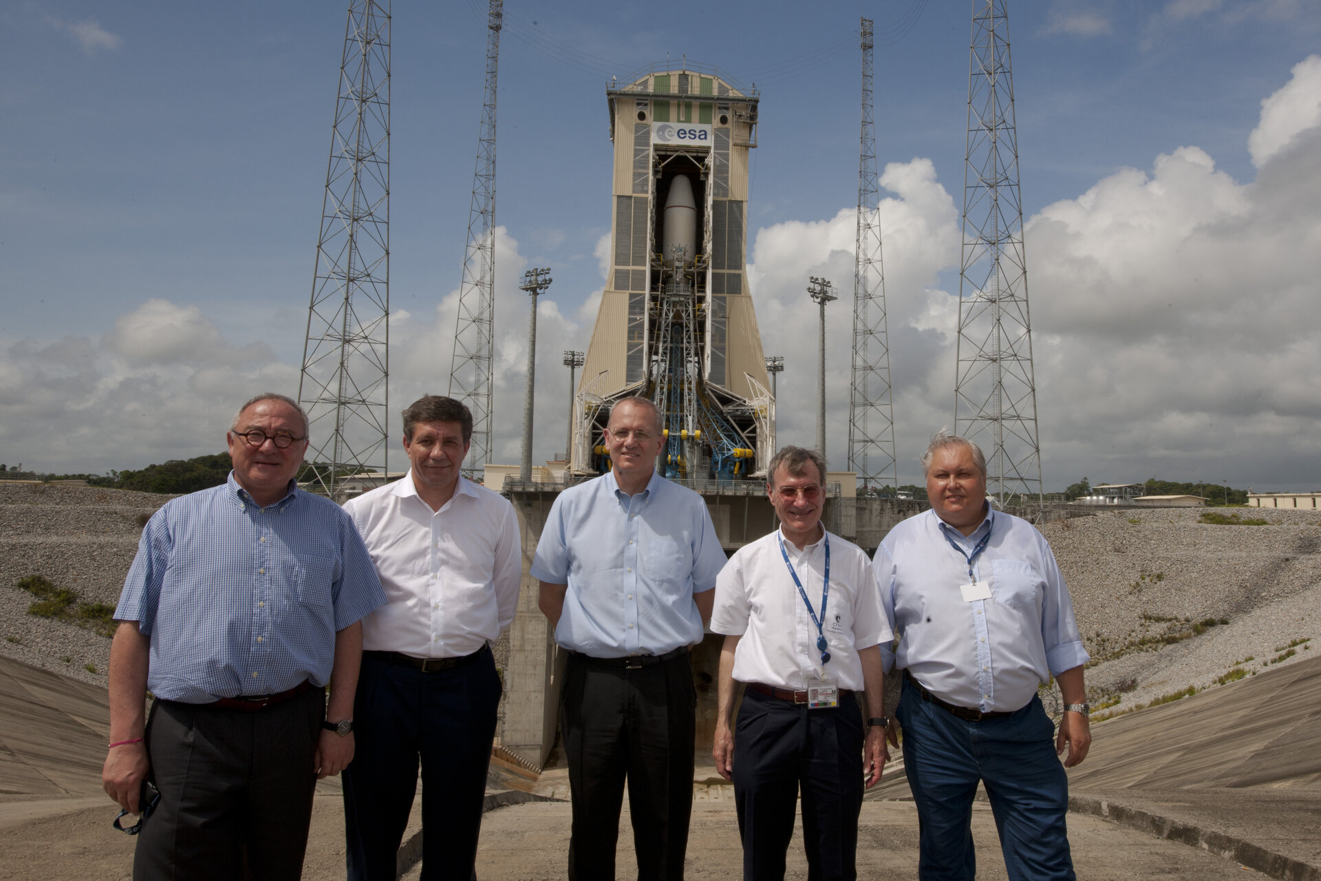 ESA hands over keys to Soyuz launch site