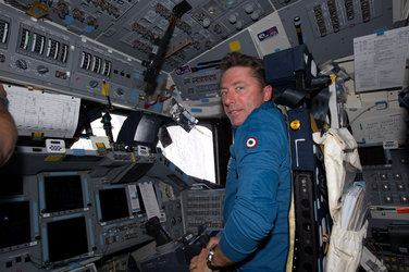 Roberto Vittori in the cockpit of Endeavour