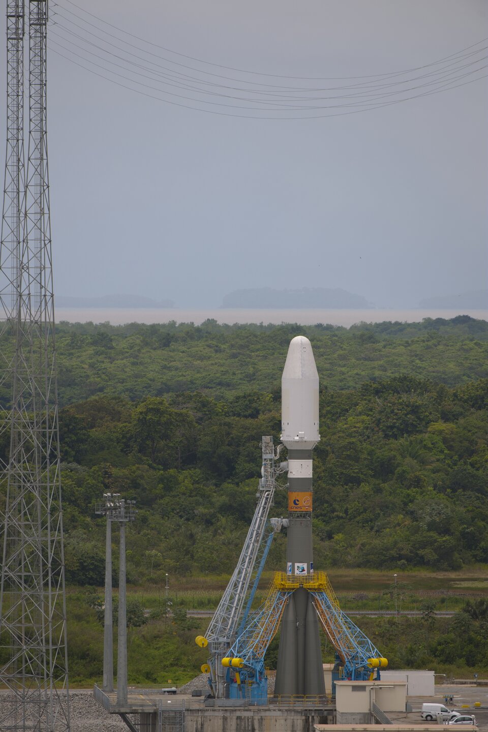 Soyuz on pad in dry run for launch