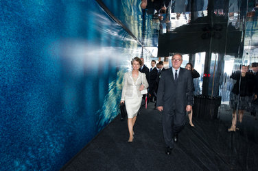 Claude-France Arnould and Jean-Jacques Dordain visit the ESA pavilion