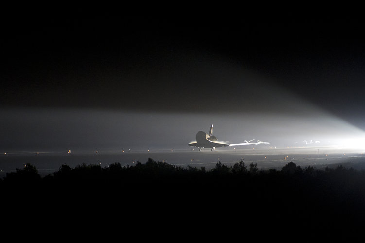 Endeavour makes its final landing at Kennedy Space Center