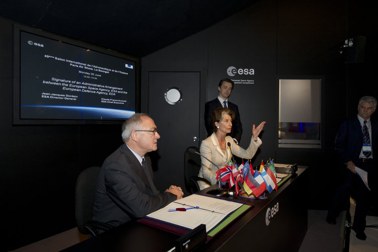 ESA and EDA sign an Administrative arrangement