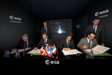 Signature of High-Thrust Engine contract