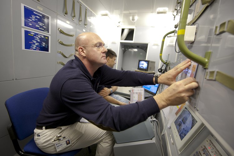 André Kuipers training in the ATV simulator at EAC