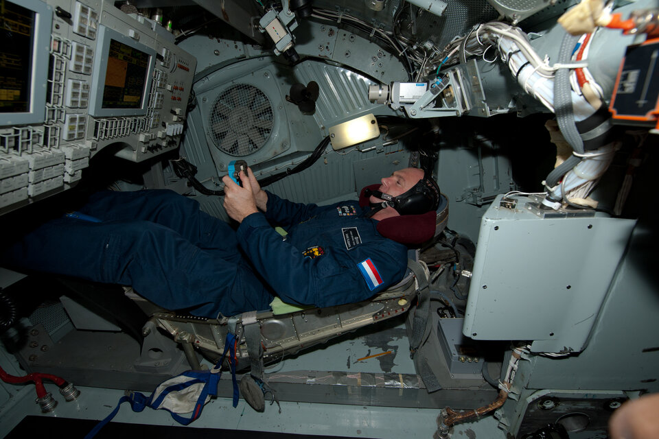 André Kuipers inside a centrifuge