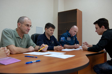 André Kuipers with Don Pettit and Oleg Kononenko during a training session at the GCTC