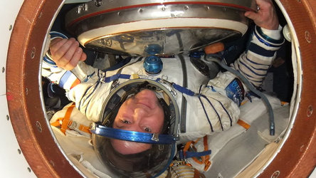 Andre Kuipers docks at the ISS