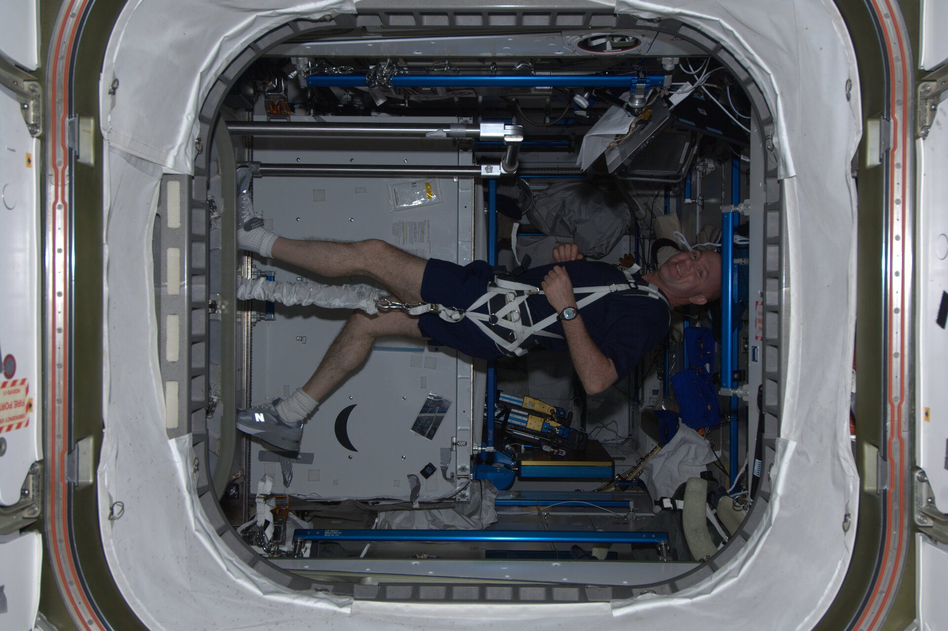 André exercising in space