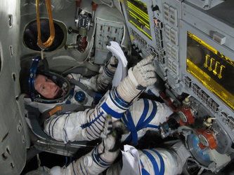 Timothy Peake training in Soyuz simulator