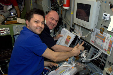 Kuipers and Kononenko during ATV-3 docking