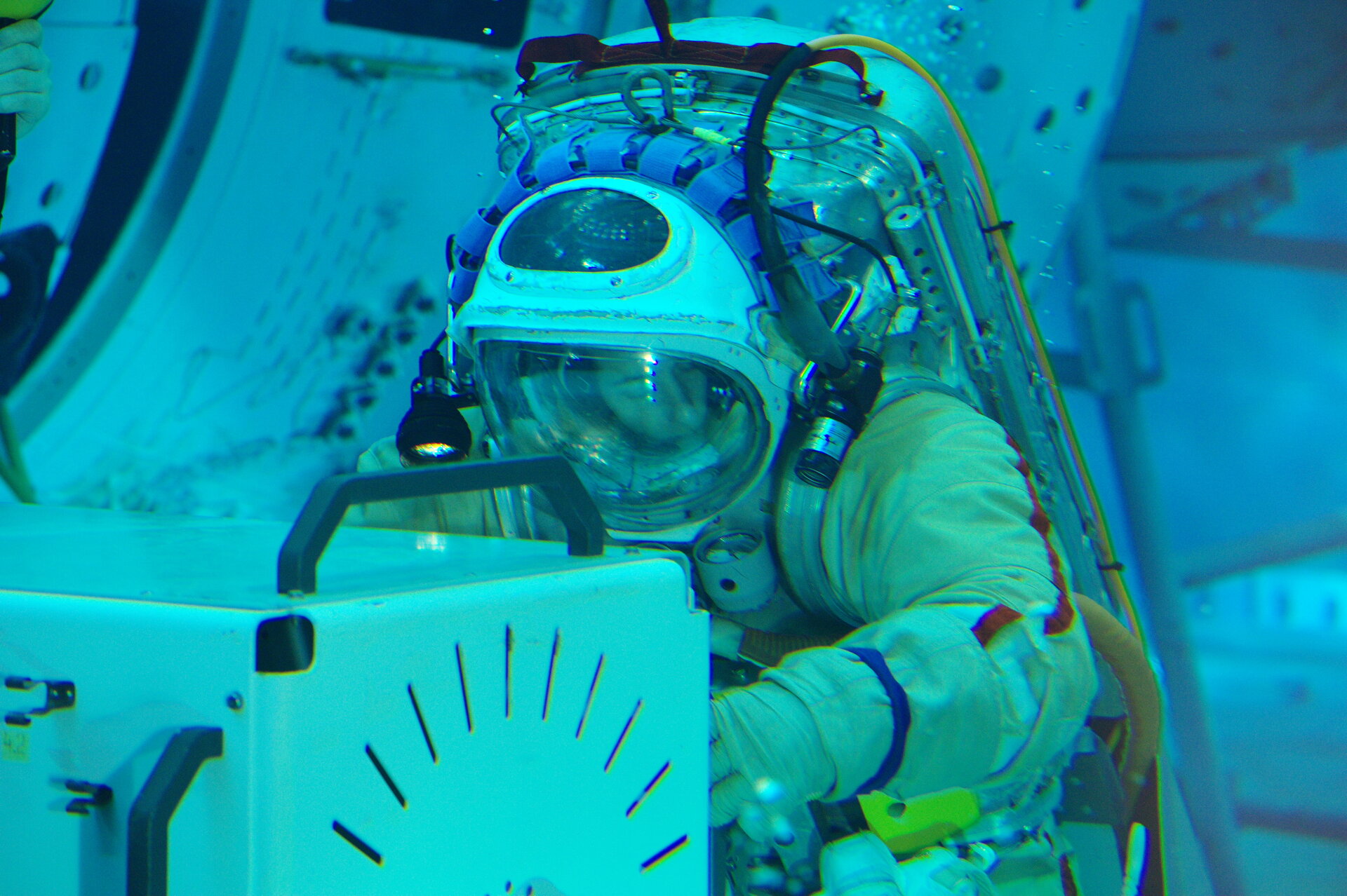 Thomas Pesquet spacewalk training