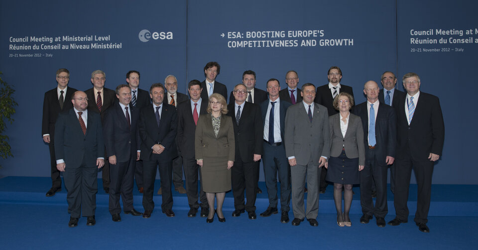 Die europäischen Minister und Repräsentanten bei der letzten Ministerratstagung im Jahre 2012 im Gruppenphoto 