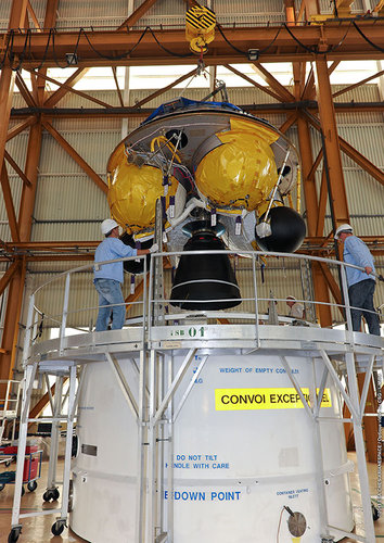 ATV-4 final stage hoisted inside the BIL