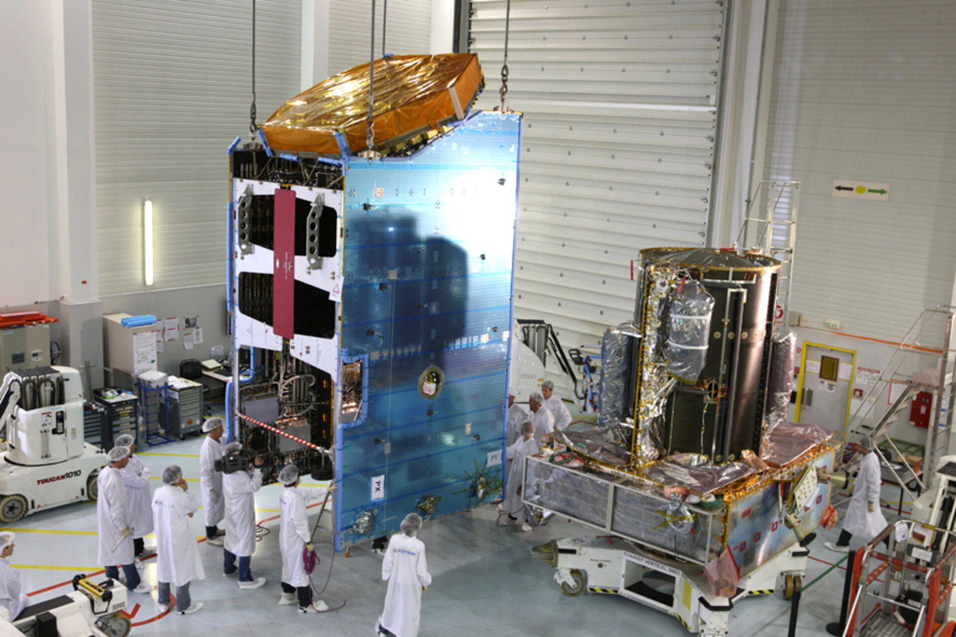 Alphasat and Alphabus, just before mating