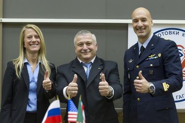 Thumbs up from Expedition 36/37