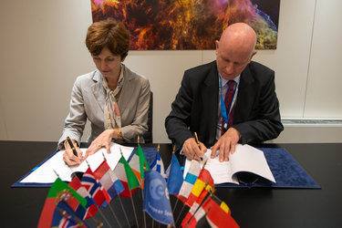 Agreement between ESA and DLR 