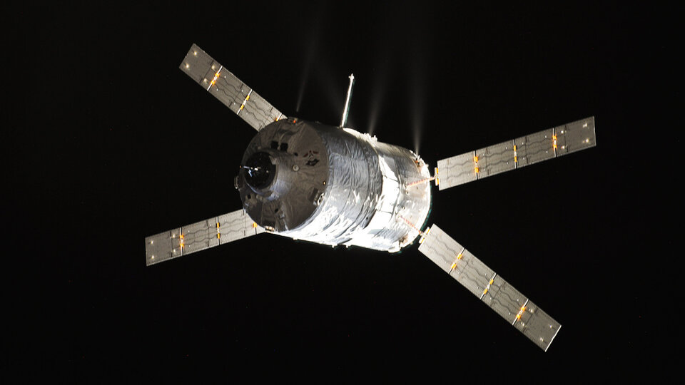 ATV-4 approaches Space Station...