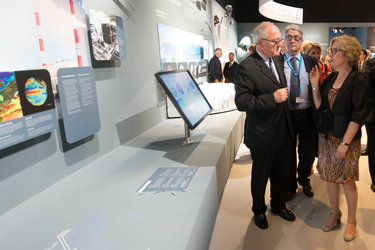 Jean-Jacques Dordain presents to Genevieve Fioraso the ESA Pavilion