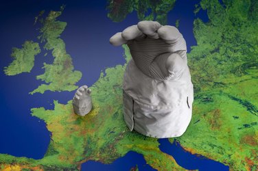 3D-printed replicas of Hans Schlegel's EVA glove
