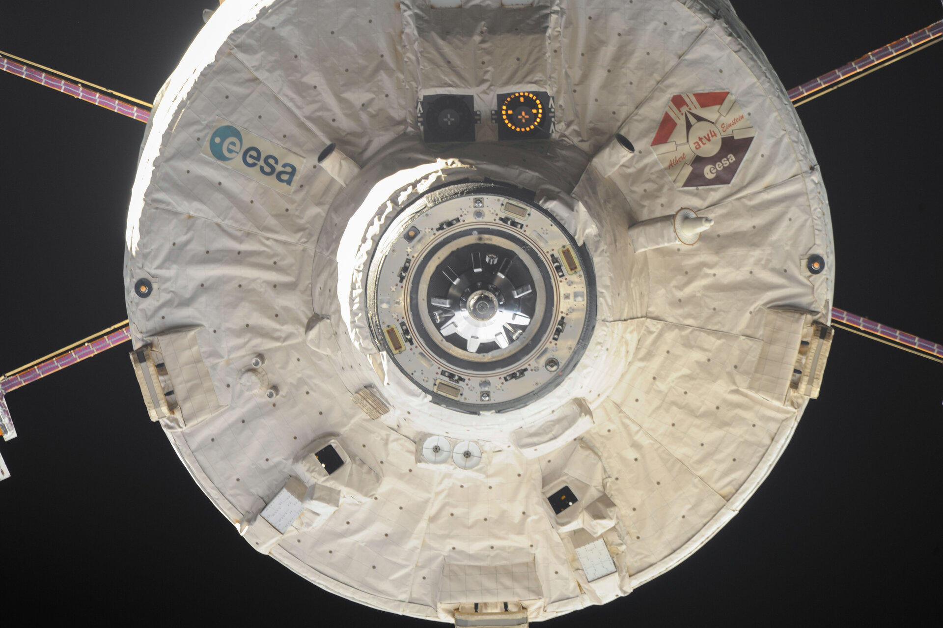 ATV 4 tijdens de nadering van het internationaal ruimtestation ISS