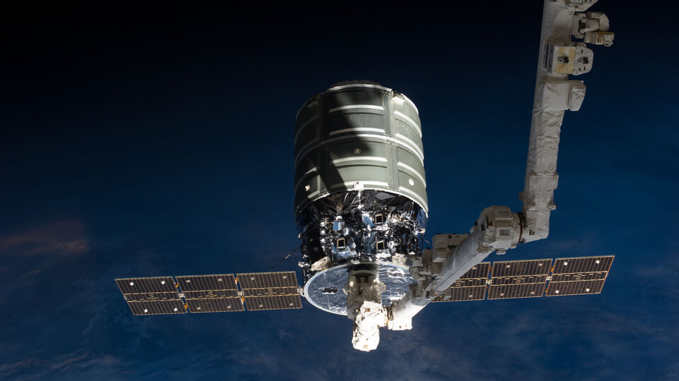 Cygnus craft attached to the ISS's robotic arm