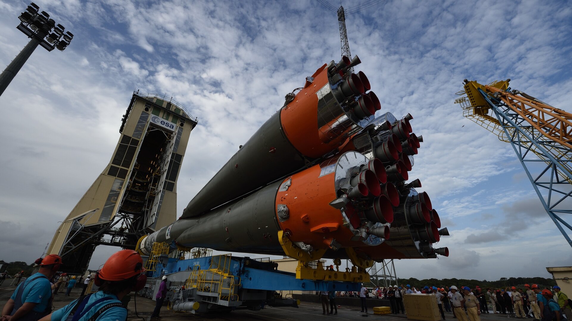 Soyuz rollout to launch pad