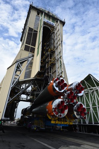 Soyuz VS07 transfer from MIK to launch zone