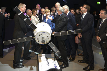 Angela Merkel visits the ‘Space for Earth’ space pavilion at ILA