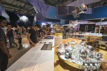 Public day at the ‘Space for Earth’ space pavilion
