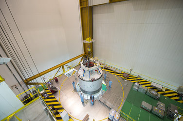 ATV-5 lowered onto Ariane 5