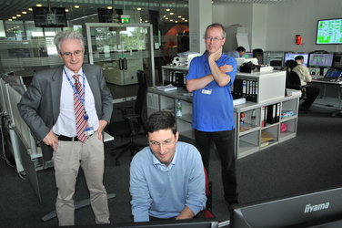 P. Ferri (G), F. Jansen (D) et S. Lodiot (assis) surveillent la poussée. 