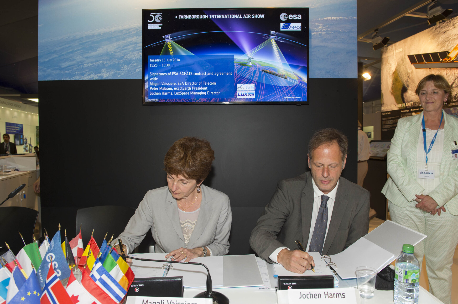 Development contract signed between ESA and LuxSpace
