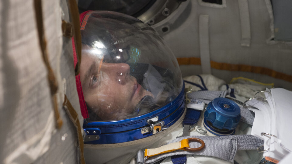 Thomas training in Soyuz spacecraft