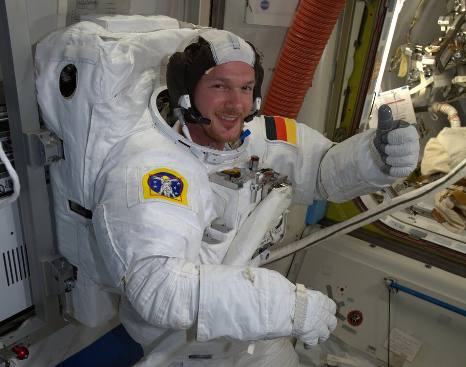 Thumbs-up for spacewalk