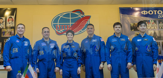 Expedition 42/43 crew members during press conference